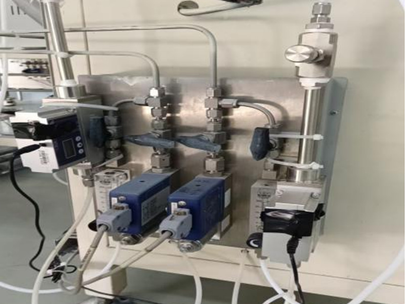 Informe de aplicación del controlador de flujo másico MFC para equipos de recubrimiento al vacío por pulverización catódica con magnetrón